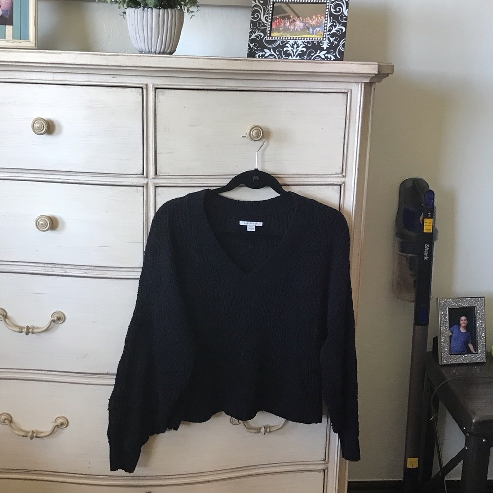 American Eagle Outfitters Black V-Neck Sweater - Picture 1 of 3